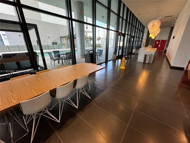 Building Photo - 1600 NE 1st Ave