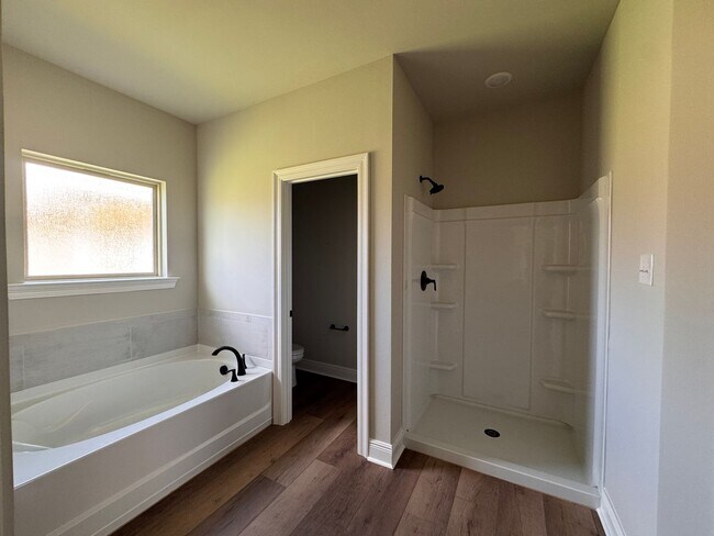 Building Photo - 818 Venecia Dr
