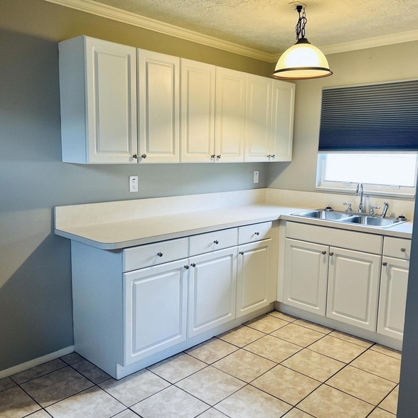 Building Photo - 530 SW Prima Vista Blvd