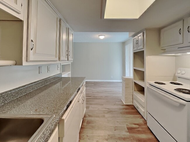 Building Photo - 3BR/1.5BA Home with Garage, Spacious Layout & Modern Upgrades