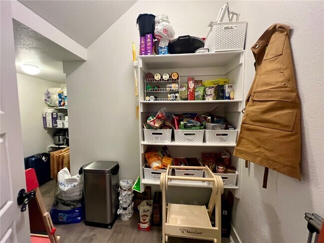 Building Photo - 1720 W Broadway Pl