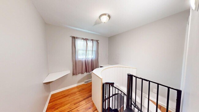 Building Photo - 32 Marion St