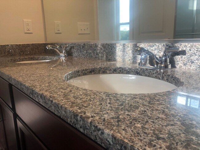 Building Photo - Welcome Home! 4BR/2.5BA in Manning Crossing – Elon