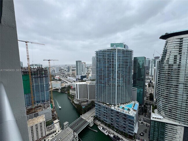 Building Photo - 475 Brickell Ave