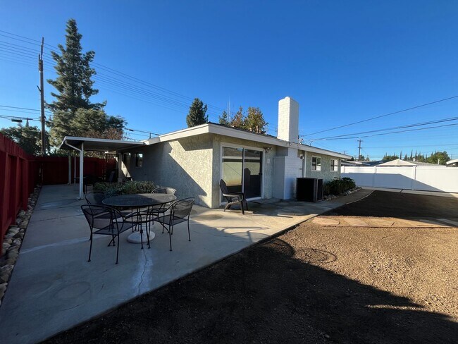 Building Photo - MOVE IN READY 3+2 home in Northridge w/RV access, appliances included + central HVAC!