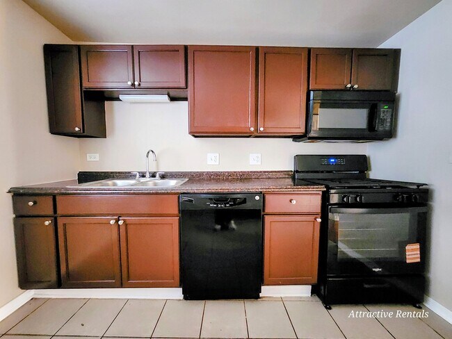 Building Photo - 1641 W 77th St