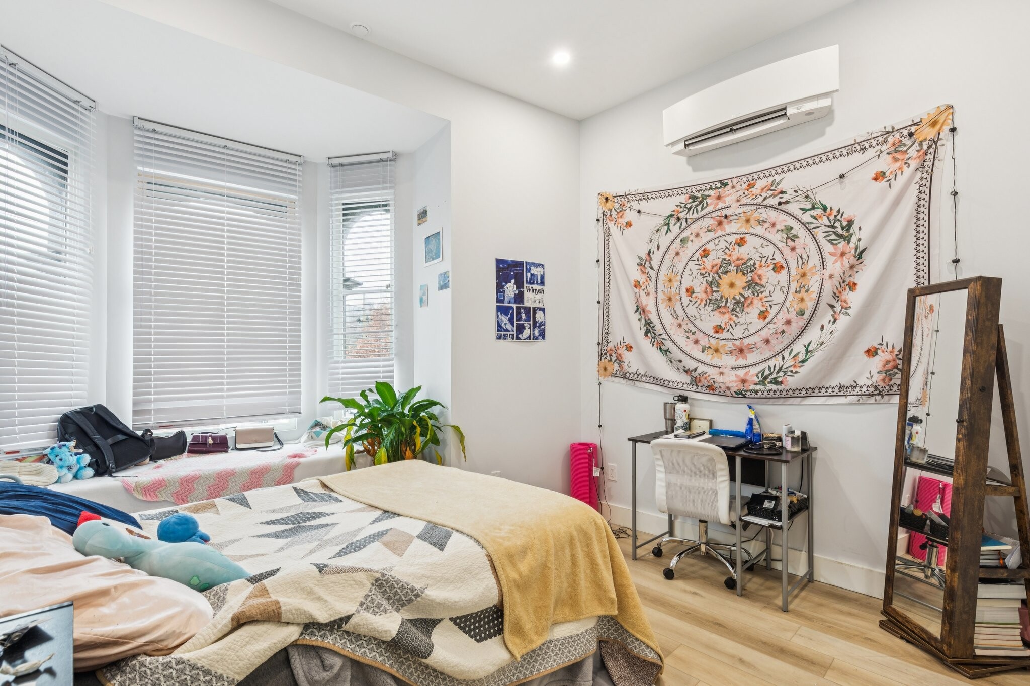 Building Photo - 3849 Lancaster Ave