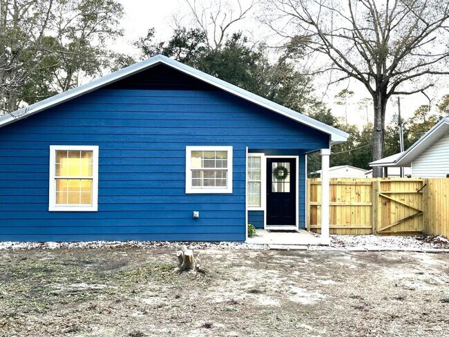 Building Photo - 6950 Viola Rd