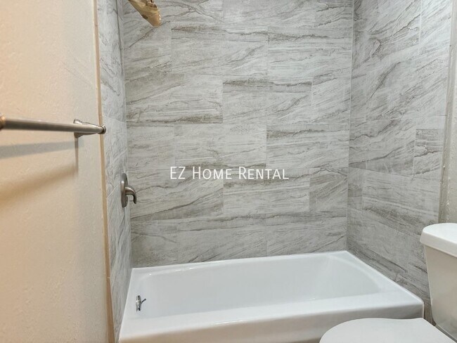 Building Photo - 2101 6th Ave N