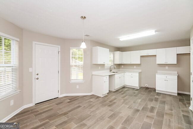 Building Photo - 215 Laura Cir