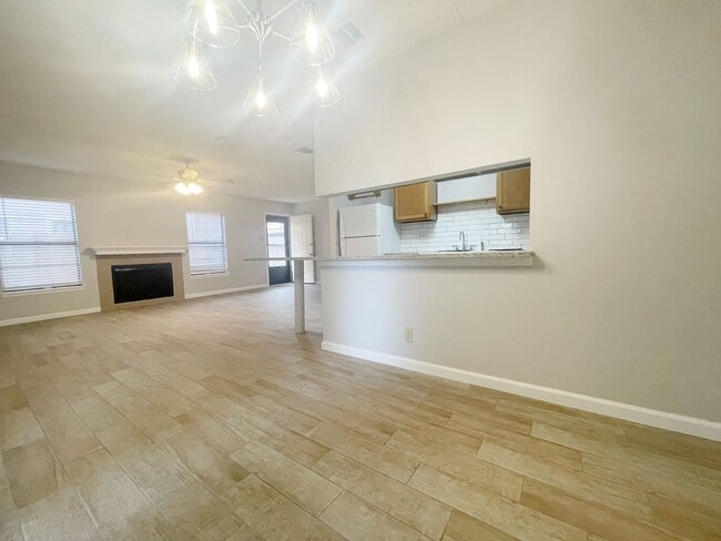 Building Photo - 11719 Country Springs St