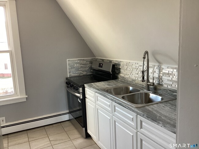 Building Photo - 68 Woodbridge St