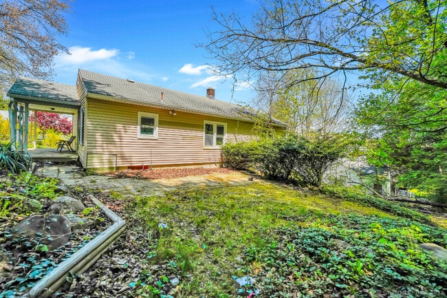 Building Photo - 43 Moorland Ave