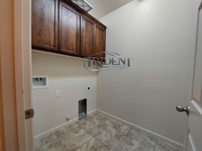 Building Photo - Lovley home in the Edgewater subdivision near Pow Mia Park