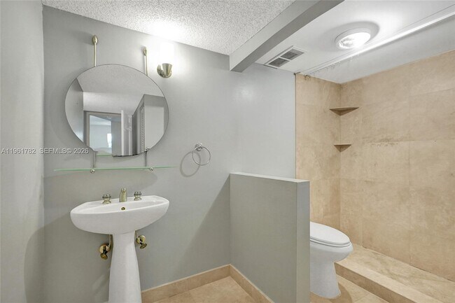 Building Photo - 18151 NE 31st Ct