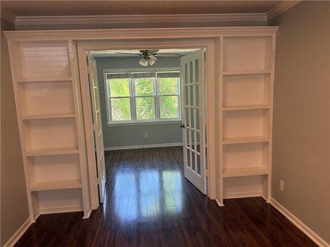 Building Photo - 17 St Claire Ln NE