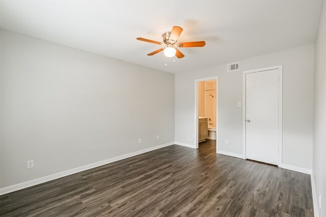 Building Photo - 10837 Braes Bend Dr