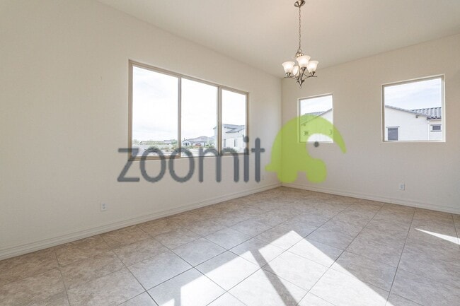 Building Photo - Beautiful Views!