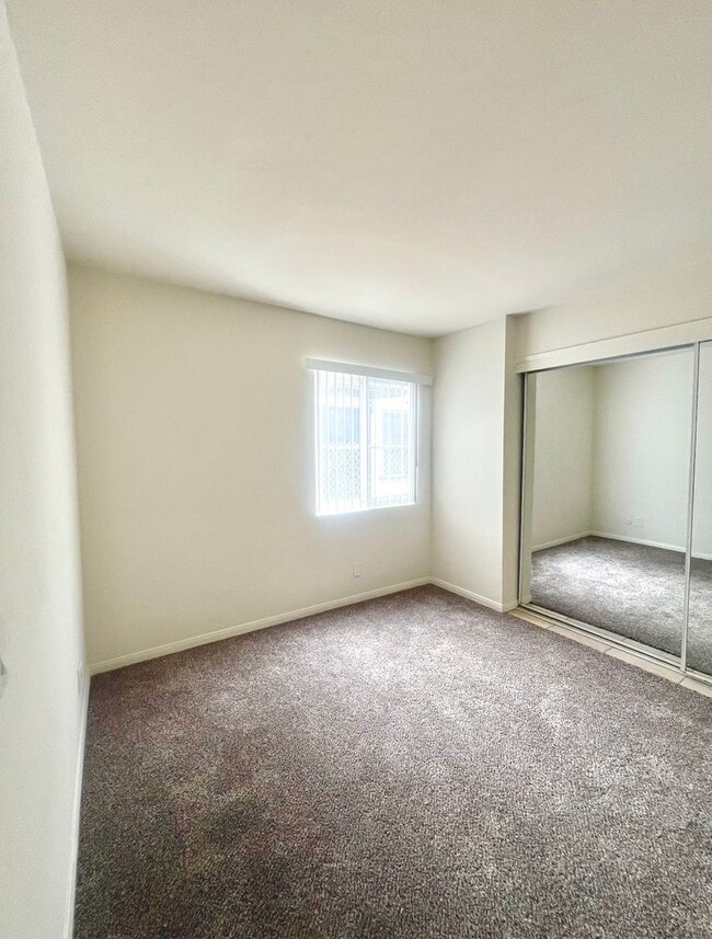 Building Photo - 825-827 San Fernando Place