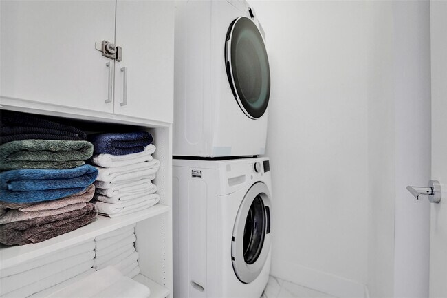 Building Photo - 1371 N Ocean Blvd