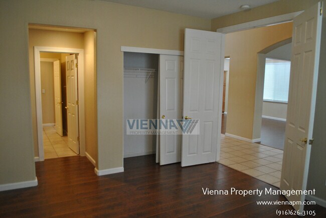 Building Photo - Beautiful 4 Bedroom + Study in Desirable Neighborhood