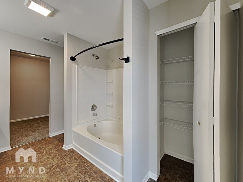 Building Photo - 747 Sedgewick Ln