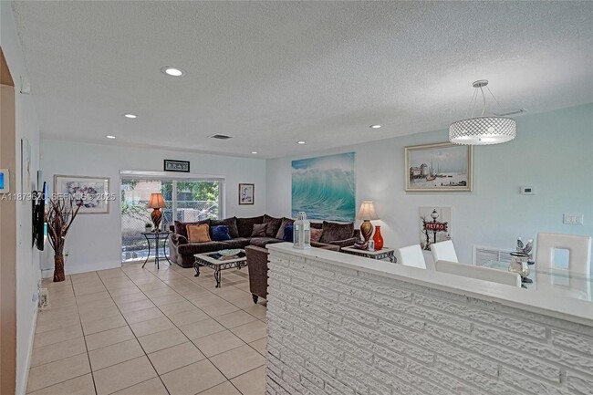 Building Photo - 16000 N Miami Ave