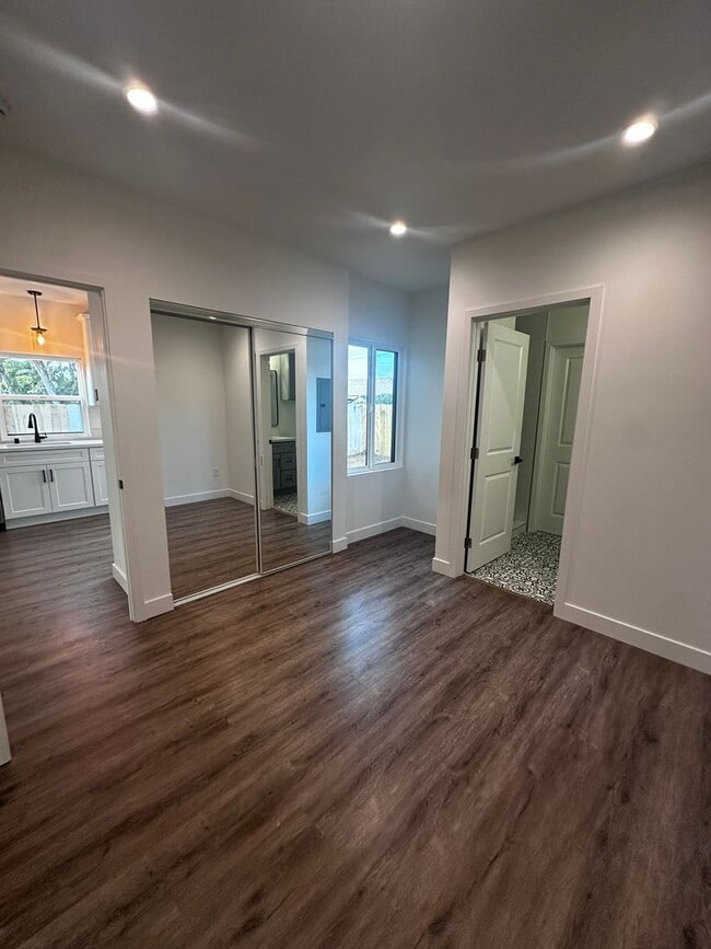 Building Photo - 611 Silver Strand Blvd