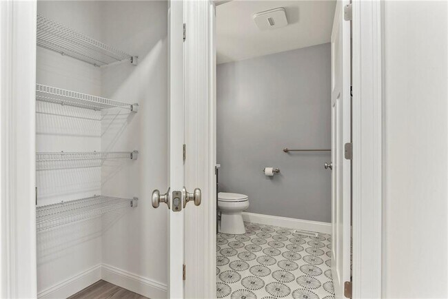 Building Photo - 95 Honeysuckle Rd