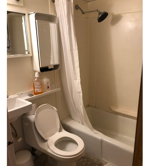 Building Photo - 83 Trowbridge St