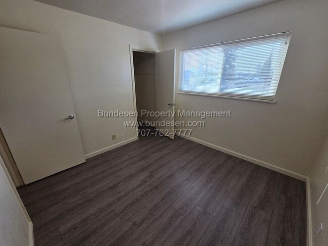 Building Photo - Clean Eastside Petaluma Home - 3BD/2BA ~132 Maria Drive