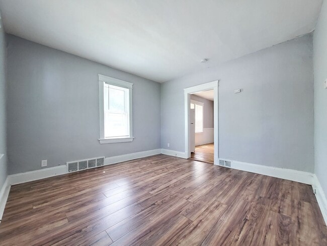 Building Photo - 3 Bed - 2 Full Bath Cape Cod for Rent