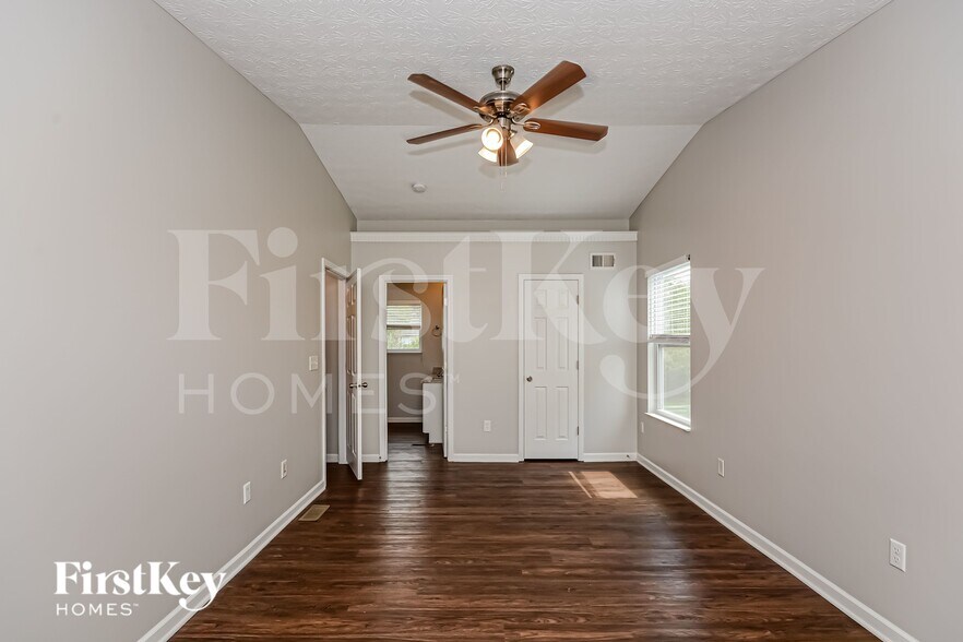 Building Photo - 1106 Linford Cir