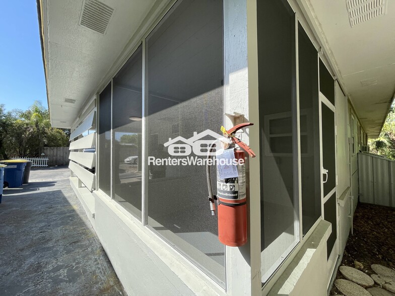 Building Photo - 310 S Arcturas Ave