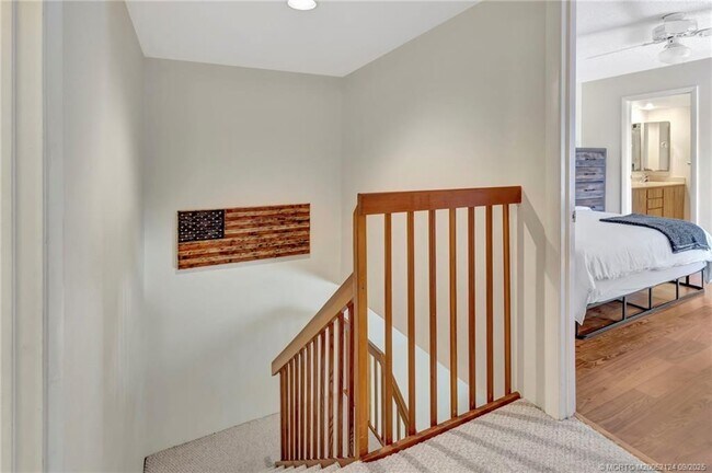 Building Photo - 2930 SW Sunset Trace Cir