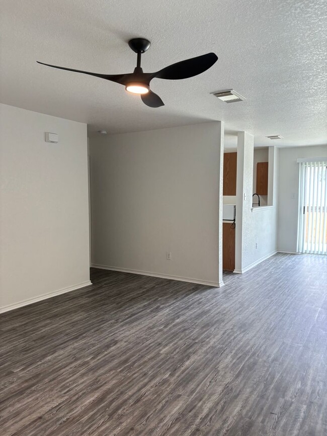 Building Photo - Beautiful Renovated Home in Bridgewood