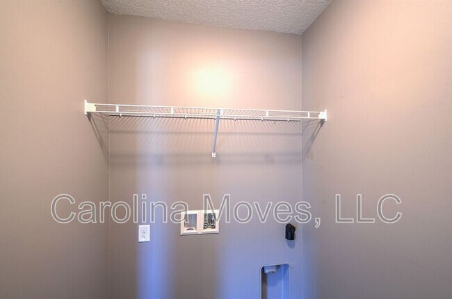 Building Photo - 415 Aniken Cir