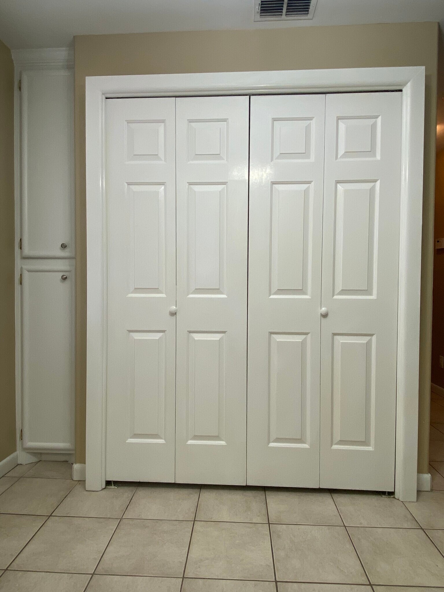 Building Photo - 1209 Swallow Ave