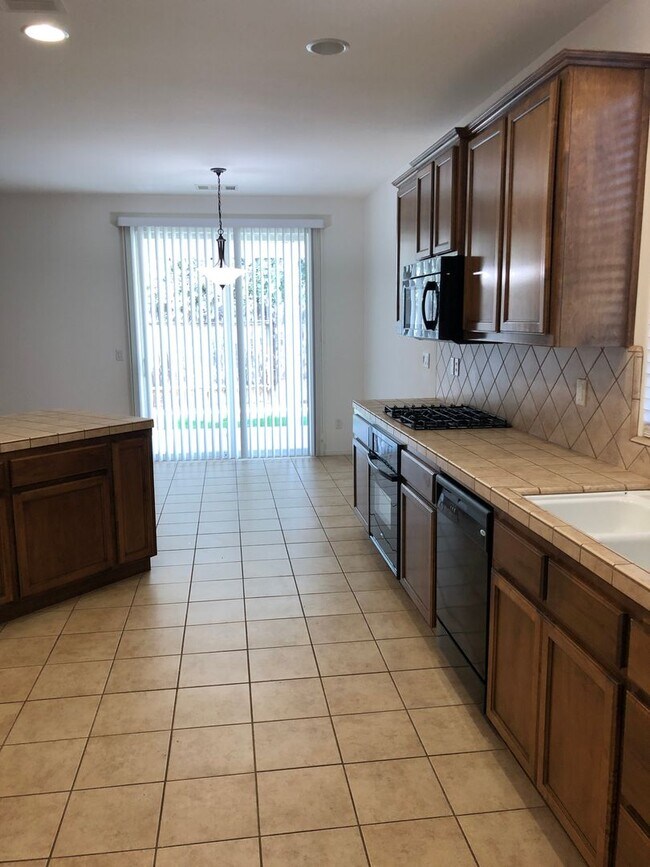 Building Photo - Available Now - Well-Maintained Home for Rent