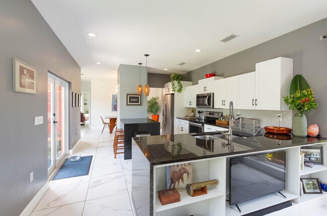 Building Photo - 1019 N K St