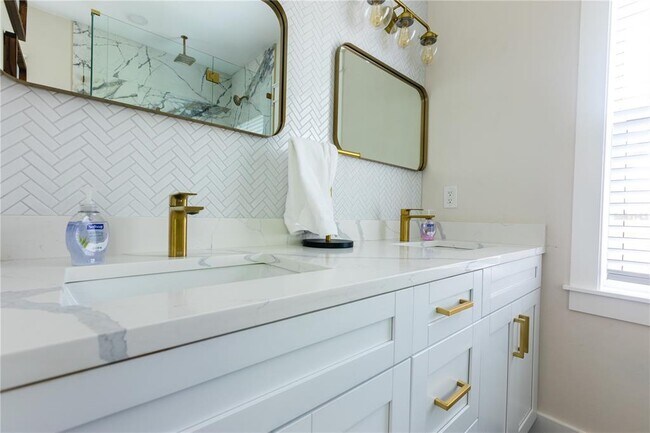 Building Photo - 507 E Paris St