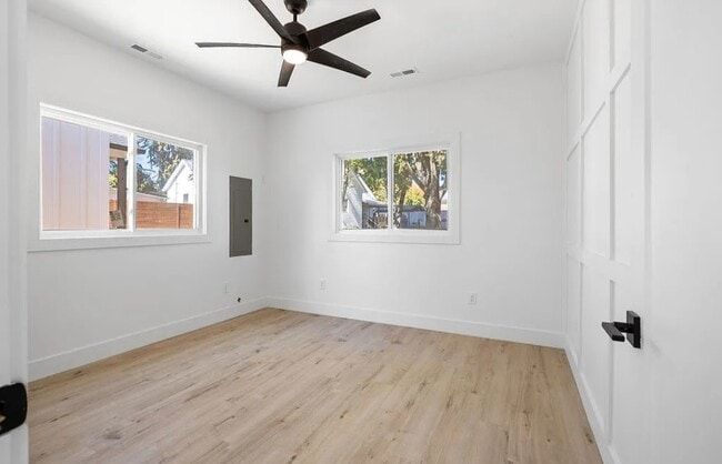 Building Photo - 1905 Highland Ave