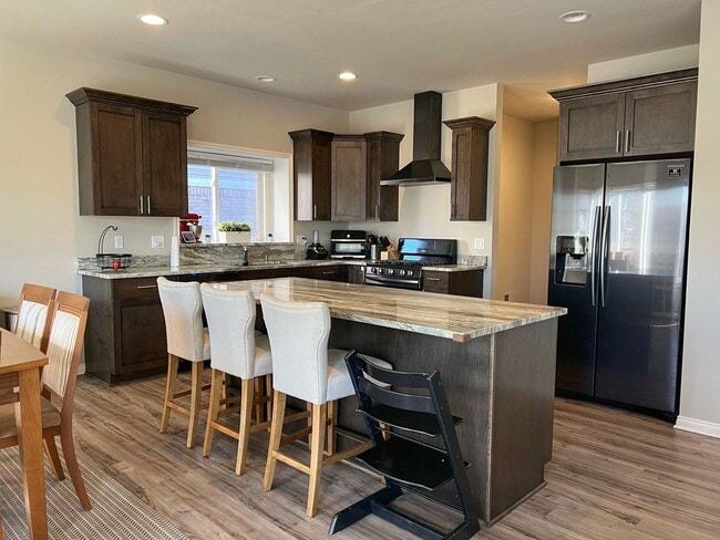 Building Photo - 13788 Grandeur Ave