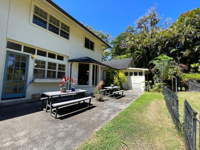 Building Photo - Spacious 4-Bedroom Retreat in Haiku with S...