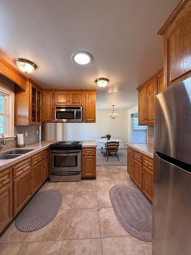 Building Photo - Centrally Located Orcutt Single Story Home