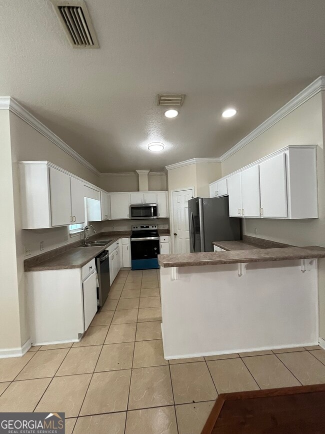 Building Photo - 204 Royal Palms Ave