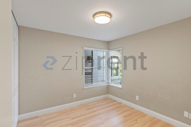 Building Photo - 33739 Slender Ct