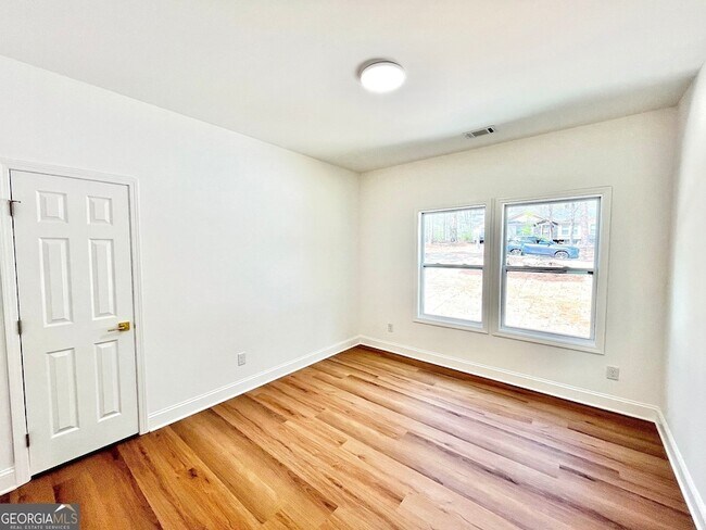 Building Photo - 204 Custer Cir