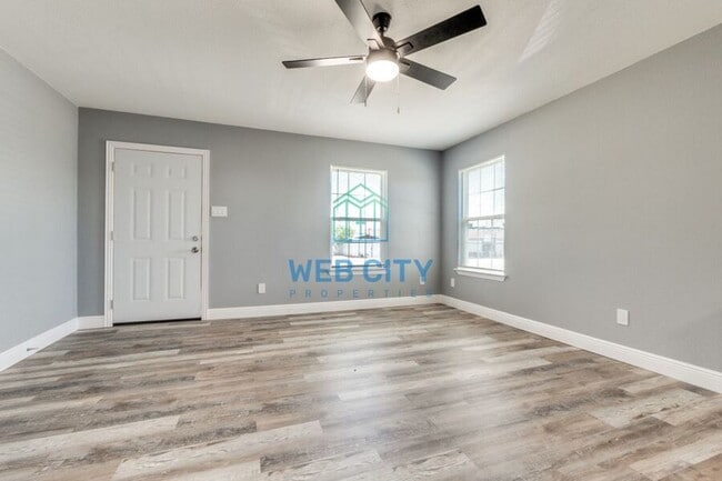 Building Photo - 1819 Lea Crest Dr