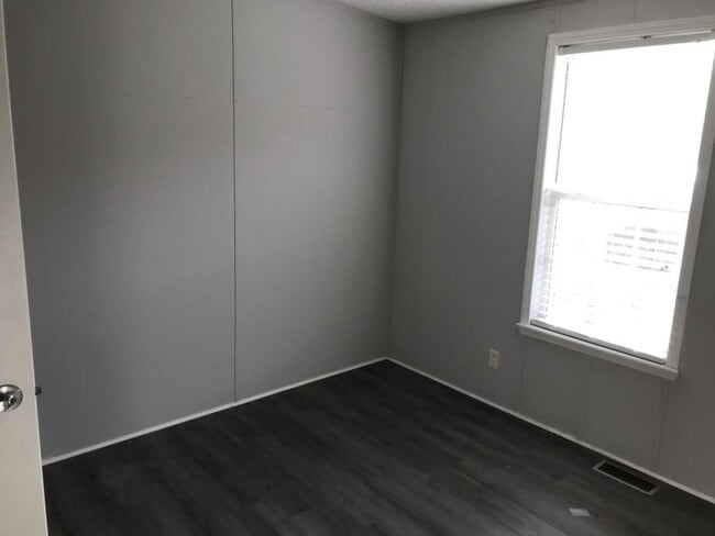 Building Photo - 307 Tammy Lynn Cir